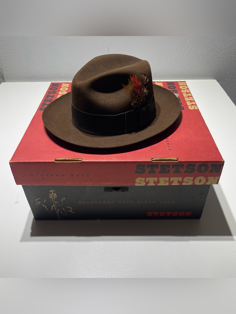 Stetson The Sovereign Fedora Hat Mens Size 7 1/8 OBrown Fur Felt Feather